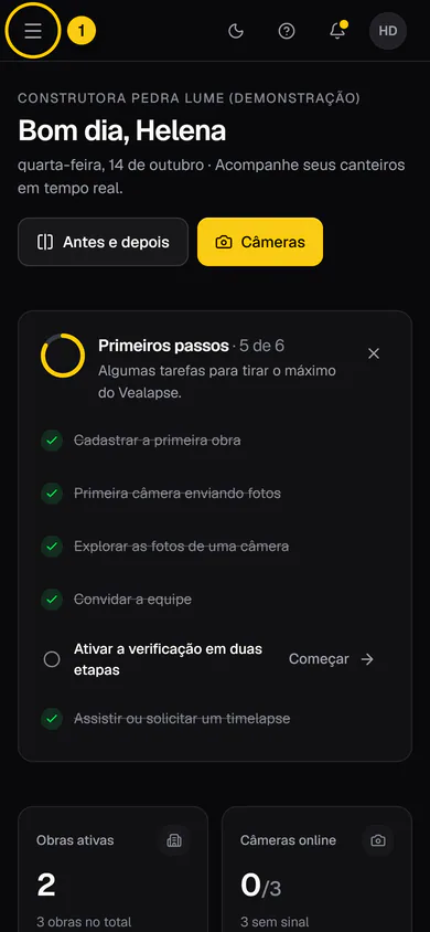 Portal no celular, com o botão de menu no canto superior esquerdo destacado.