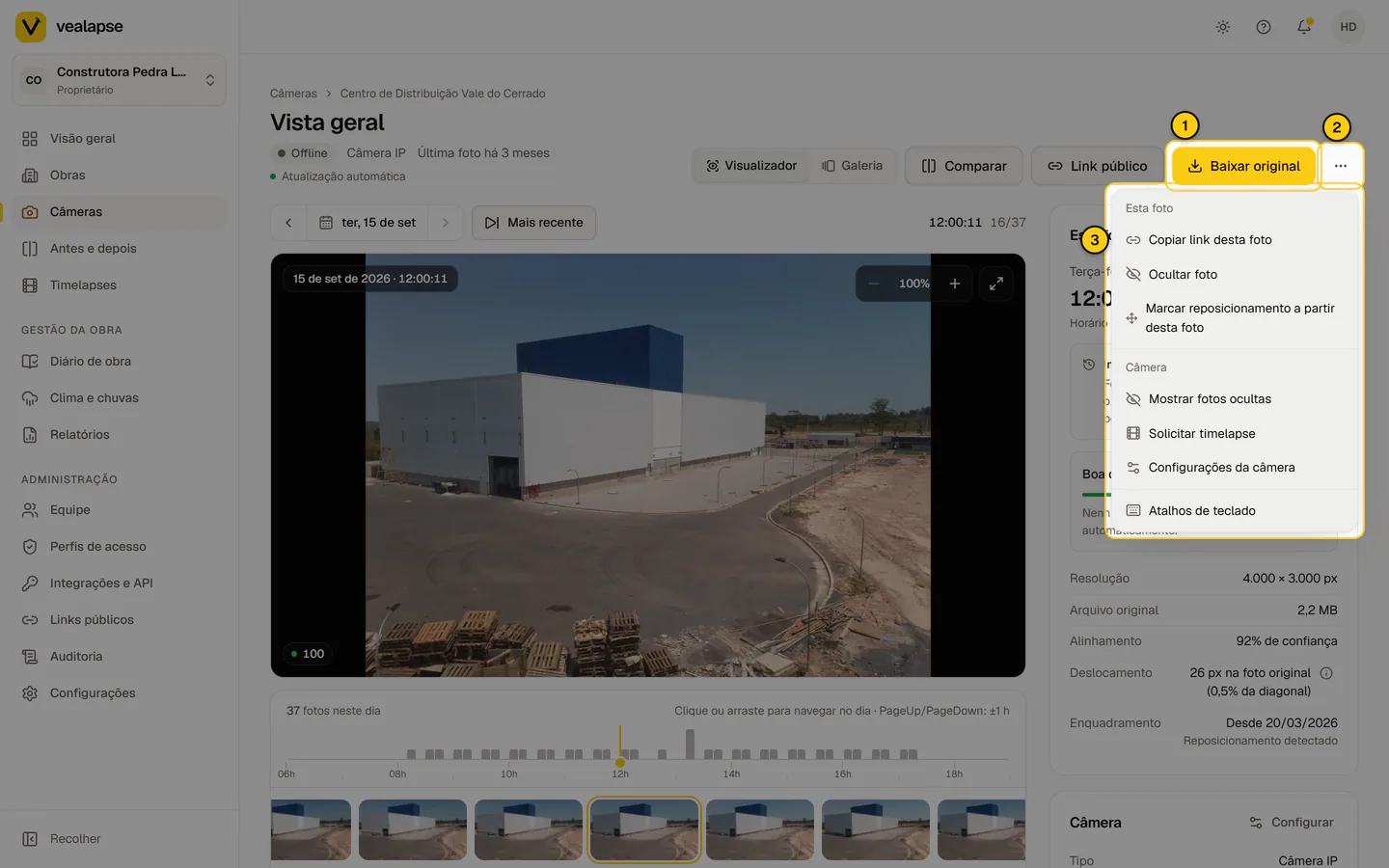 Botão Baixar original e o menu Mais ações aberto, com Copiar link desta foto e as opções da câmera.